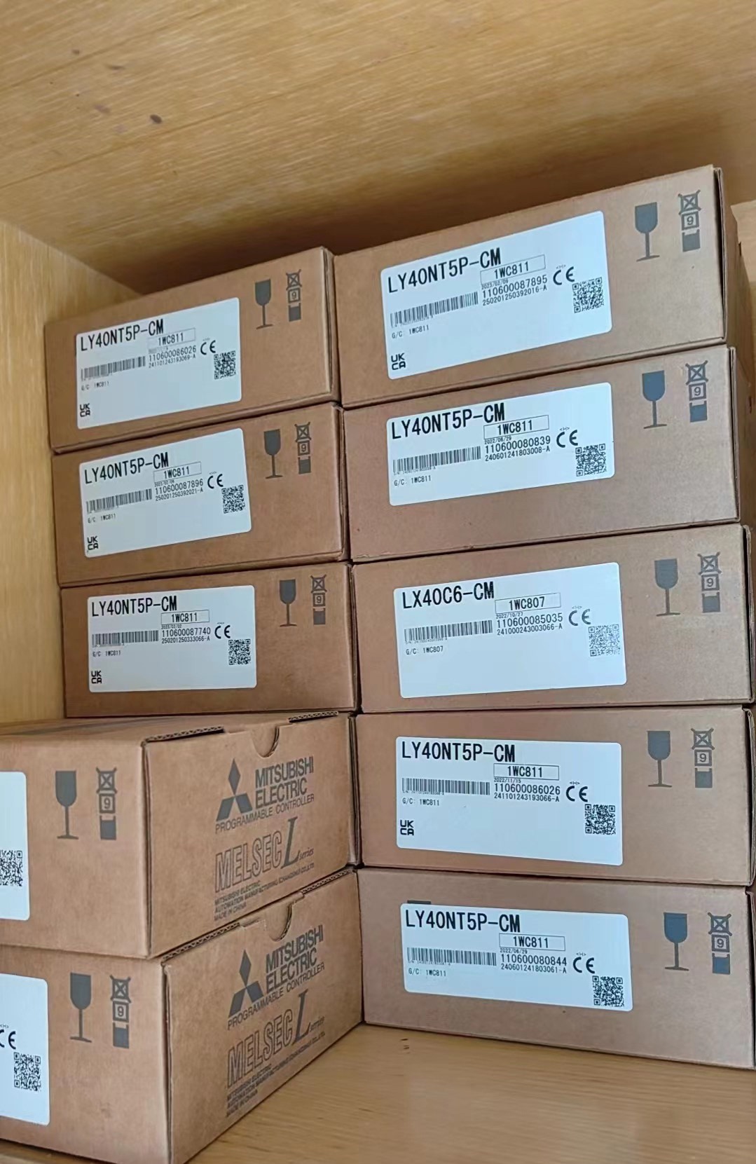 LY40NT5P-CM，品牌：三菱，全新未拆封