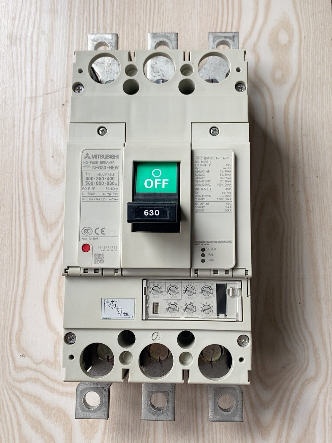 三菱塑壳断路器 型号：NF630-HEW，3P-630A正品