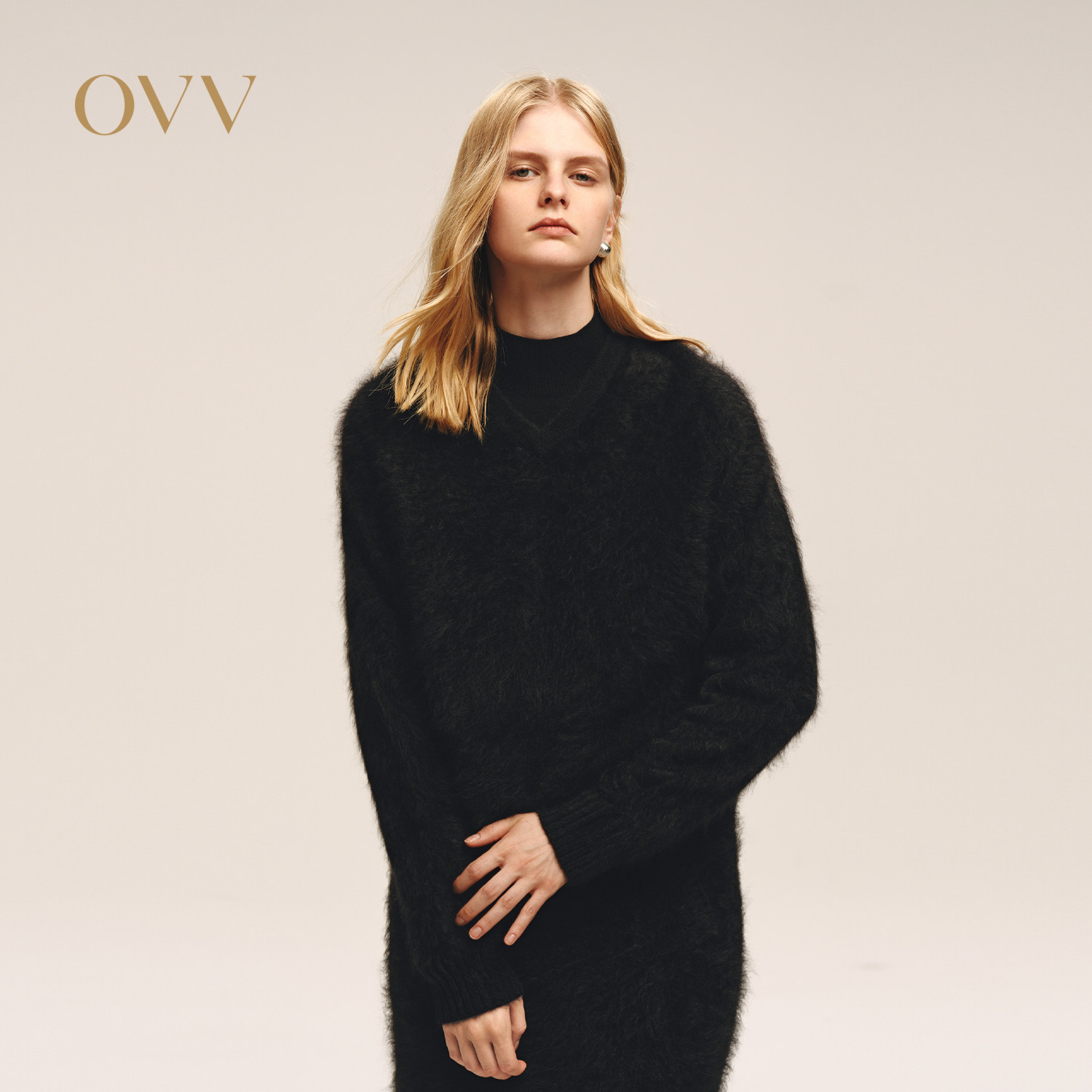 OVV2025秋冬新款女装优雅大气V领拉绒工艺长袖羊绒衫
