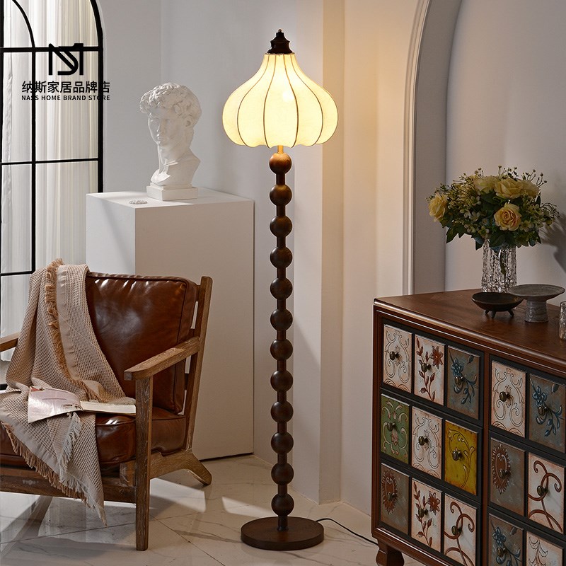 法式中古侘寂风实木落地灯客厅沙发旁卧室书房高级感布艺立式灯