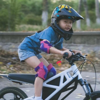 霹雳贝贝高端儿童电动越野车儿童越野摩托车儿童电动车非轻蜂