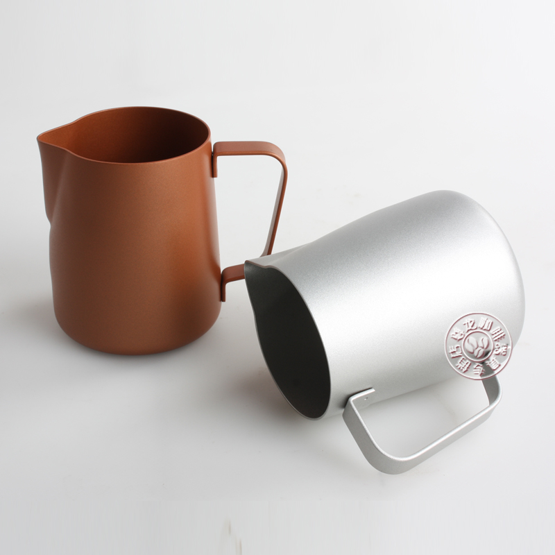 彩色特氟龙不锈钢拉花杯 304尖x嘴奶泡杯长嘴咖啡拉花缸350 600ml