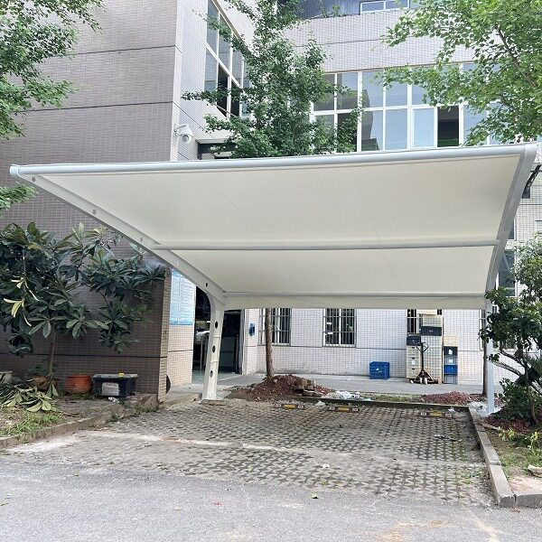 重庆北碚家用小型膜结构停车棚 白色7字形H钢结构汽车遮阳棚雨篷