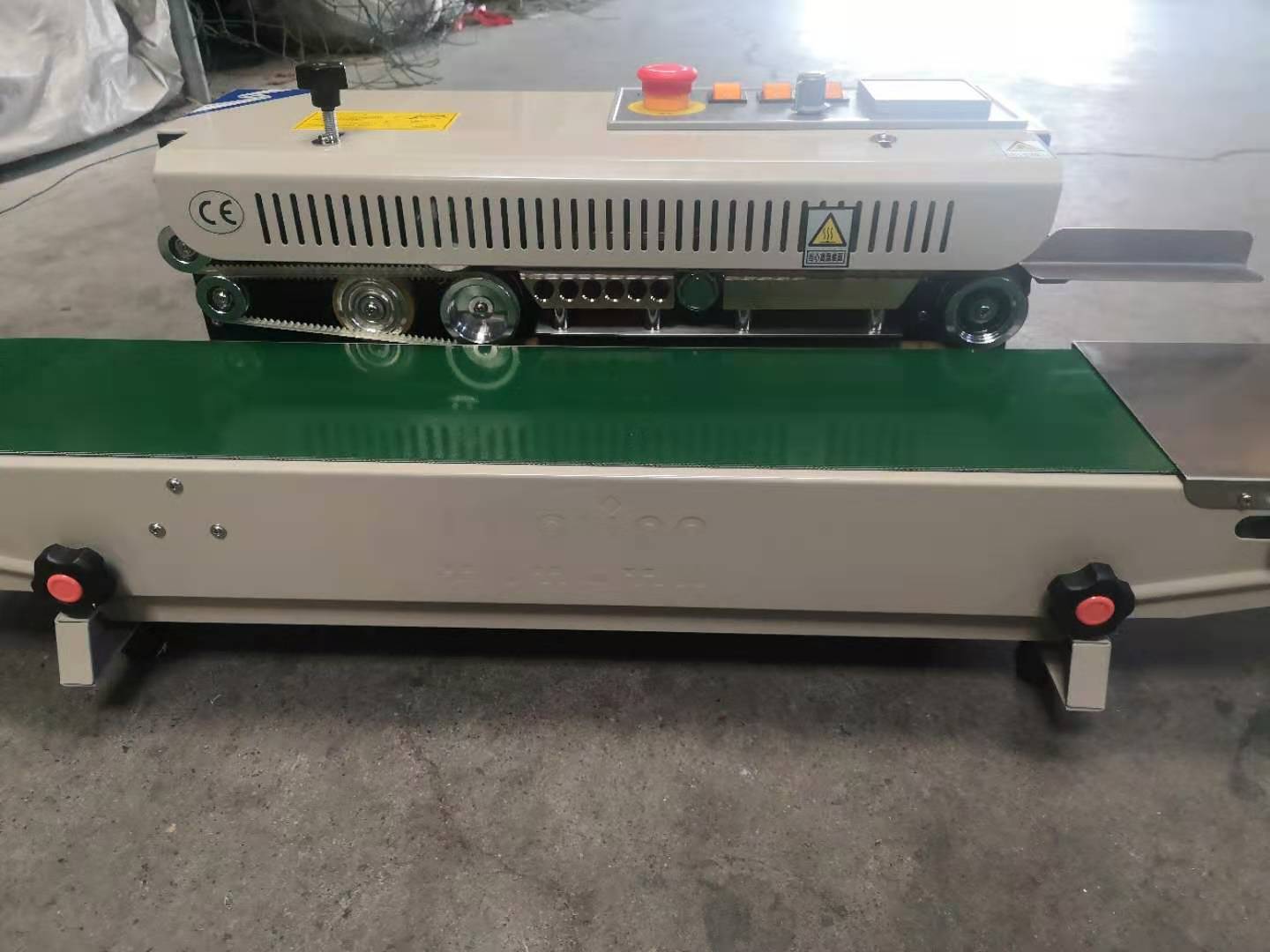 塑料薄膜连续带输送带热封封口机华联770型号