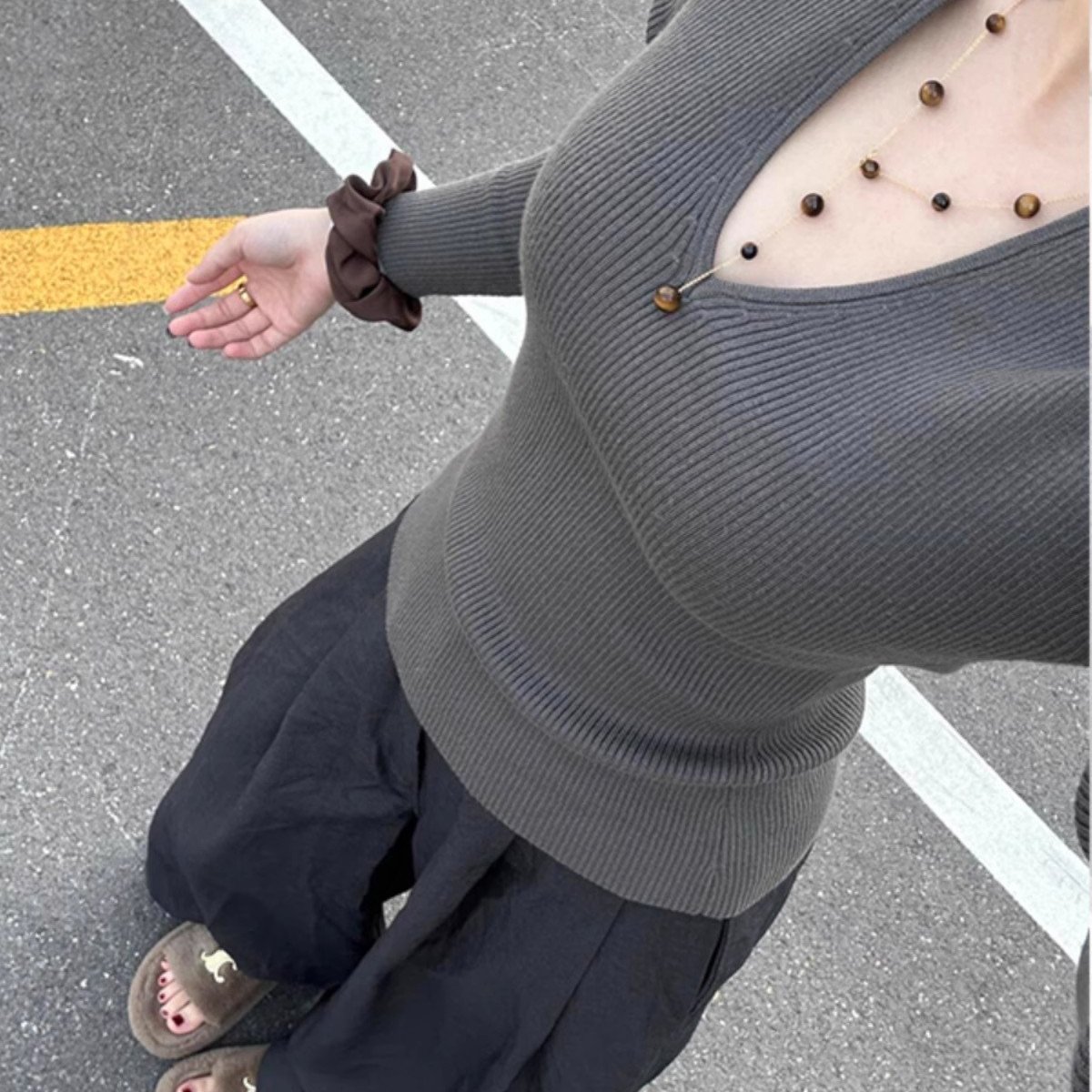 灰色短款低v领针织衫女春秋内搭紧身修身毛衣打底衫气质百搭上衣