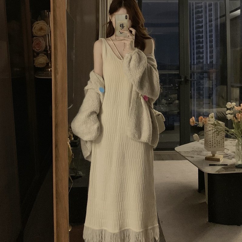 实拍大码女港风复古慵懒风中长款毛衣外套流苏针织吊带裙套装