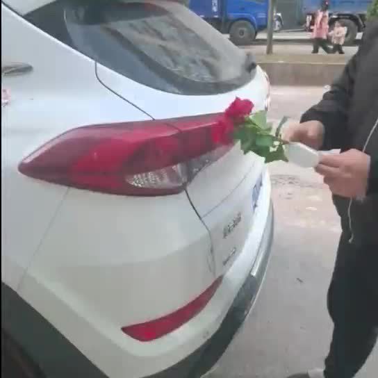 玫瑰花束应急取用贴纸车载仿真花电动车身玻璃装饰贴