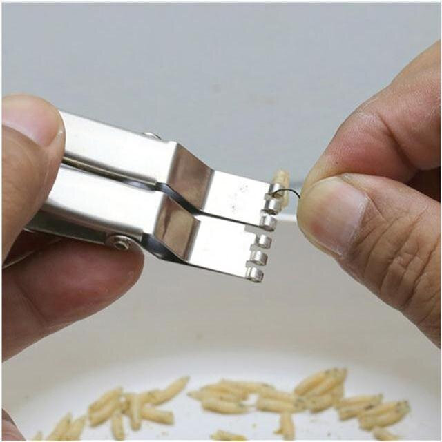 蚯蚓夹子红虫挂钩器活蛆虫快速上饵器小配件渔具传统垂钓钓鱼用品