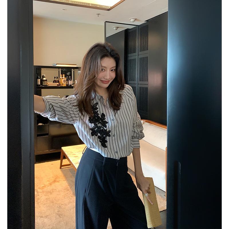 龙喜儿 早秋别致上衣法式浪漫竖条纹长袖衬衫女宽松绣花小衫M739