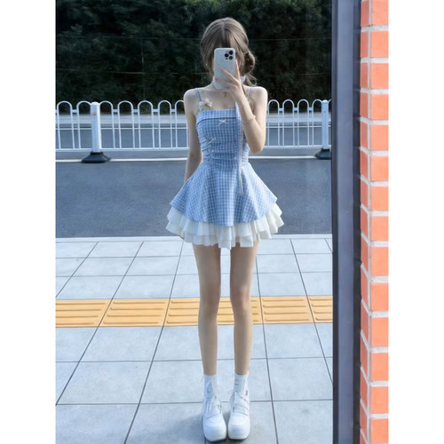 法式蝴蝶结吊带连衣裙女夏季2026新款蓝色格纹高腰显瘦蓬蓬短裙
