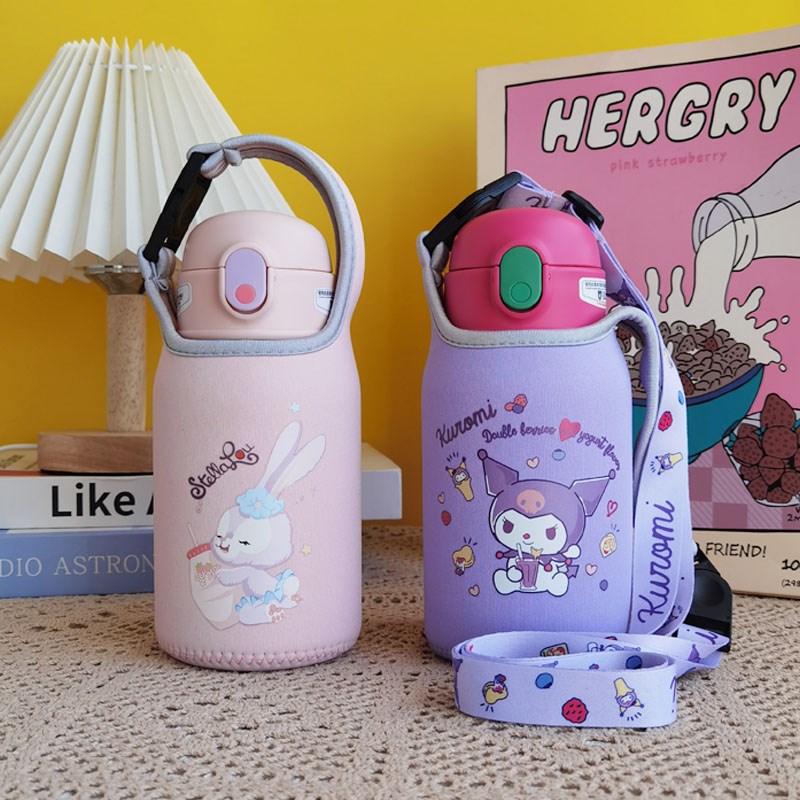 杯具熊儿童保温杯套卡通学生杯套530ml保护套斜挎手提.水壶套通用