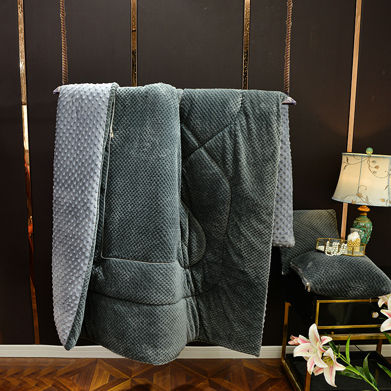 加厚保暖纯色抱枕被子q两用珊瑚绒毯小枕头汽车上靠垫办公室午睡