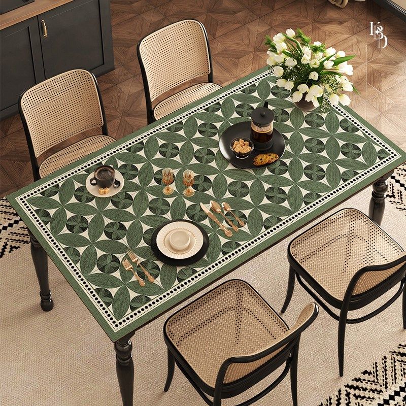 2025新款餐桌垫中古风绿色防油防水防烫pvc高级感家用长方形桌布