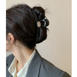 黑色哑光大号抓夹女后脑勺发量多盘发发夹2025新款简约鲨鱼夹发饰