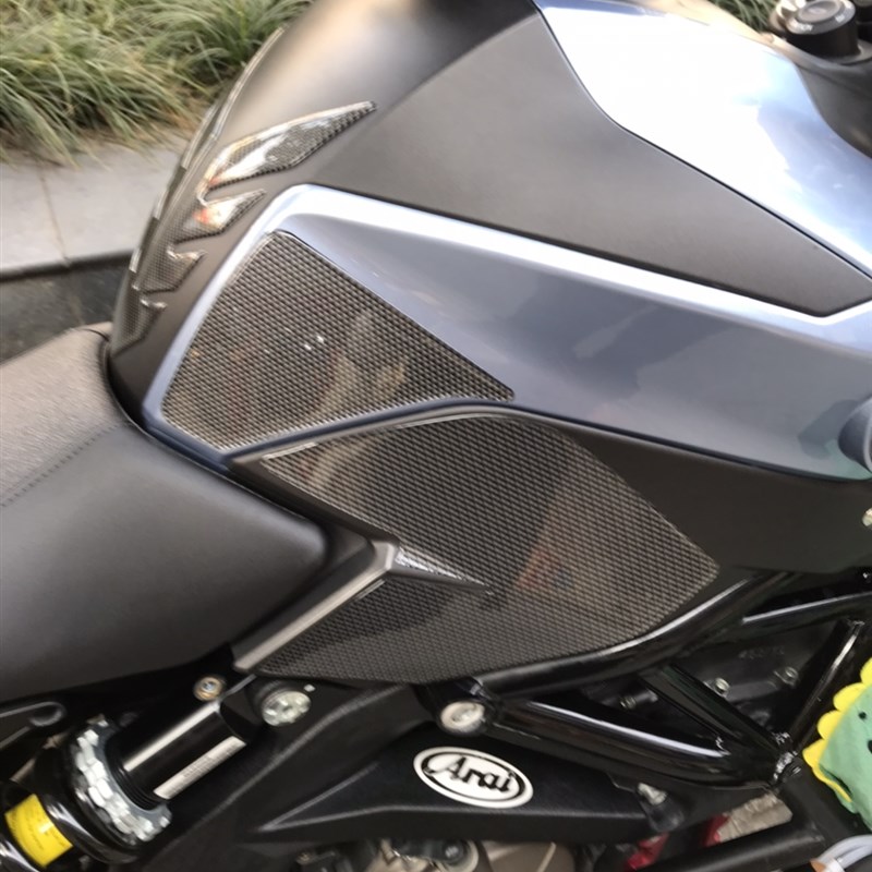 钱江追600SRK油箱保护贴侧边贴油箱盖贴鱼骨贴防刮贴反Z光轮毂贴