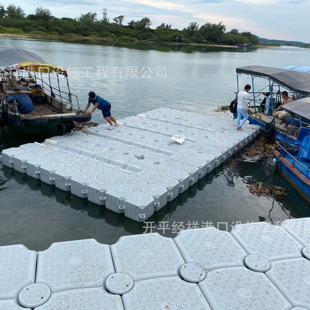 厂家直销水上码头浮桥网箱养殖钓鱼水上休闲平台摩托艇快艇泊位
