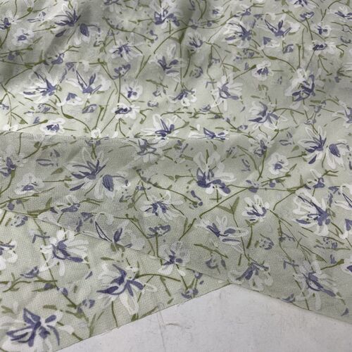 D905浅绿色底紫色小碎花印花雪纺布头柔软垂坠透气W连衣裙上衣面