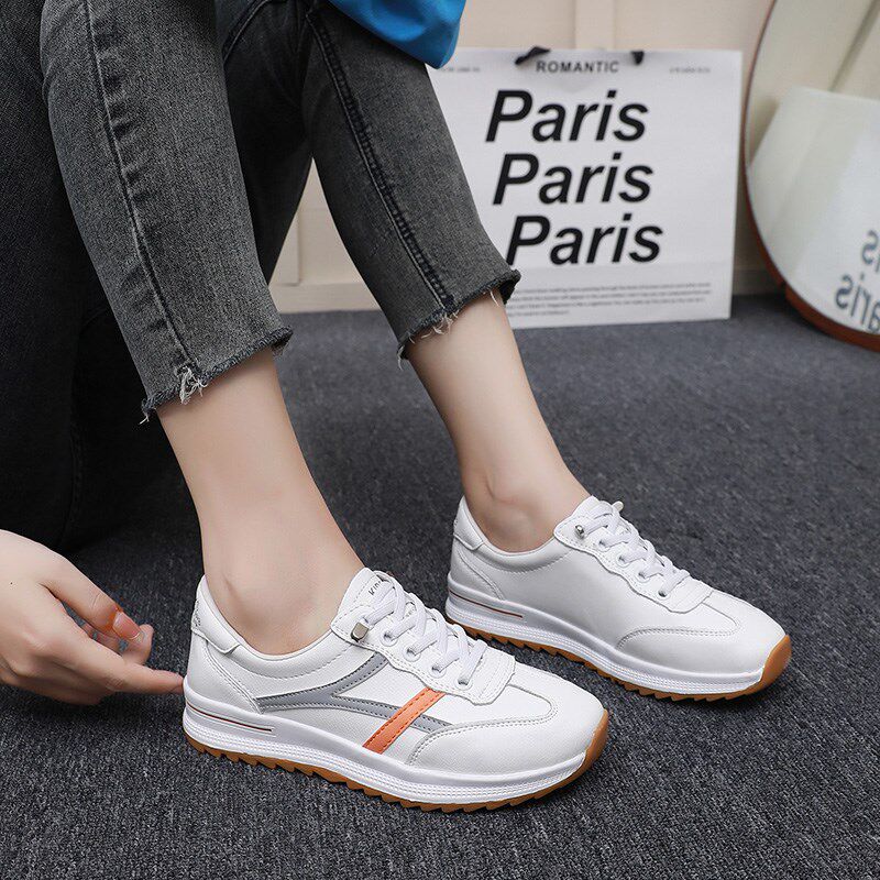 运动鞋妈妈鞋女鞋真皮小s白鞋软底休闲旅游鞋春秋款中老年舒适女