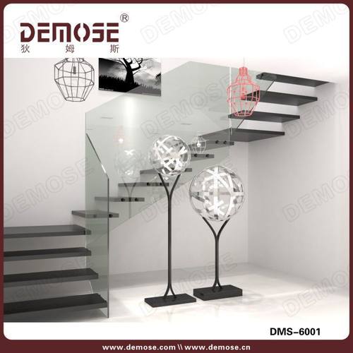 复式阁楼别墅楼梯 实木踏板楼梯 玻璃扶手楼梯