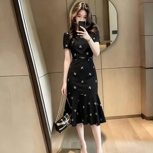 TYK 2026夏季法式绝美连衣裙女气质收腰长裙茶歇裙