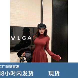 加绒红色高领针织洋装女秋冬季高级设计感百褶短裙收腰打底裙子