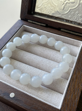 和田玉白玉柔光10mm手串包容微发灰冰裂和一颗打孔崩坏珠
