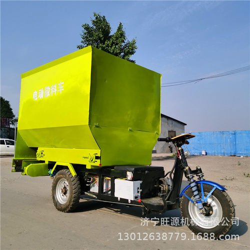 牛羊养殖喂料车 小型汽油撒料车 三轮电动双侧撒料车