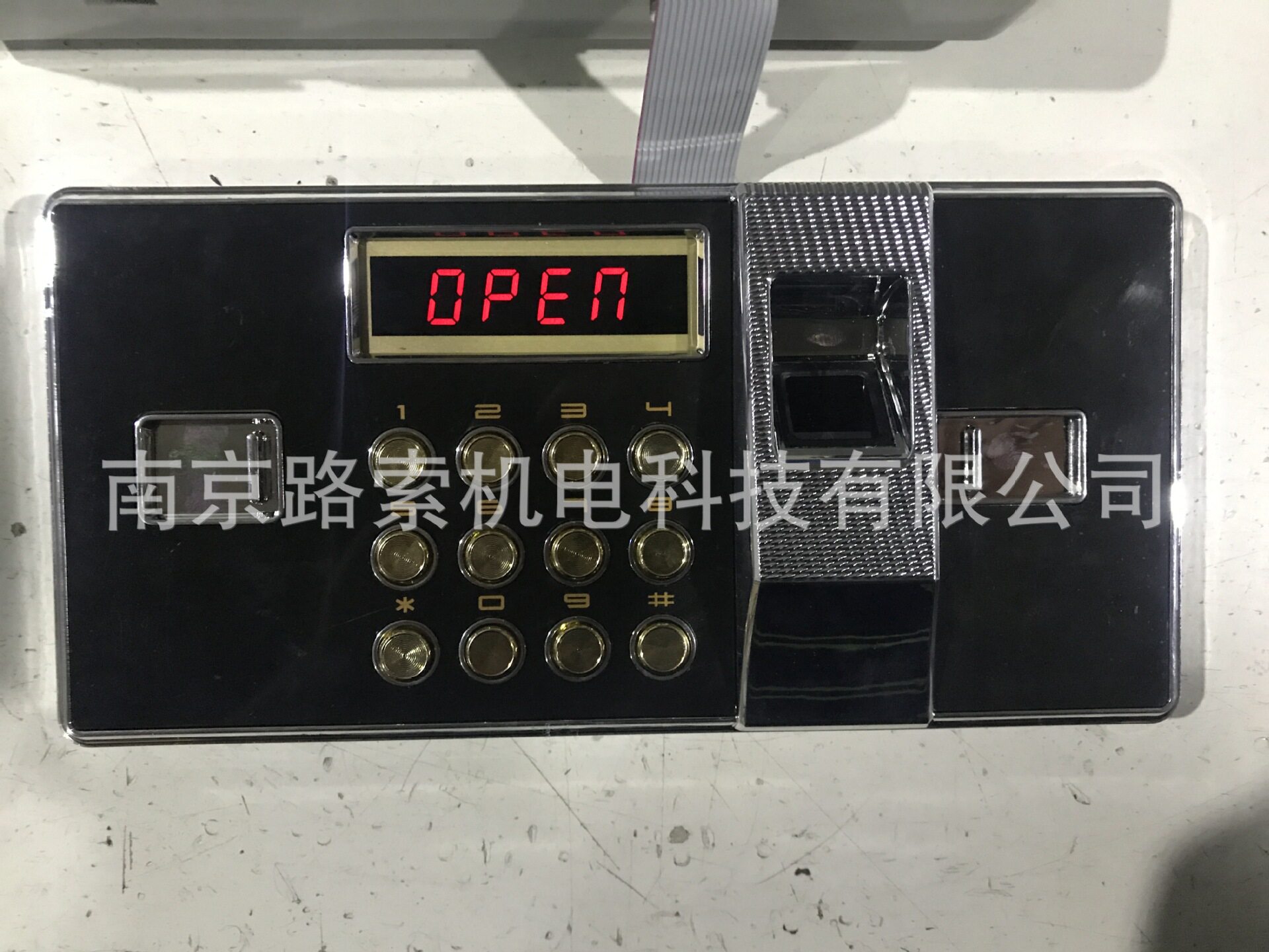 厂家供应保密柜指纹锁枪柜整套带传动机构指纹锁实验室双指纹柜锁