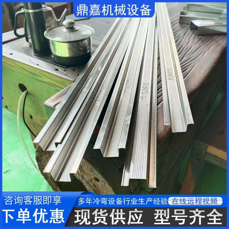 切断龙骨机C型光伏支架成型机设备轻钢龙骨机天地骨成型机