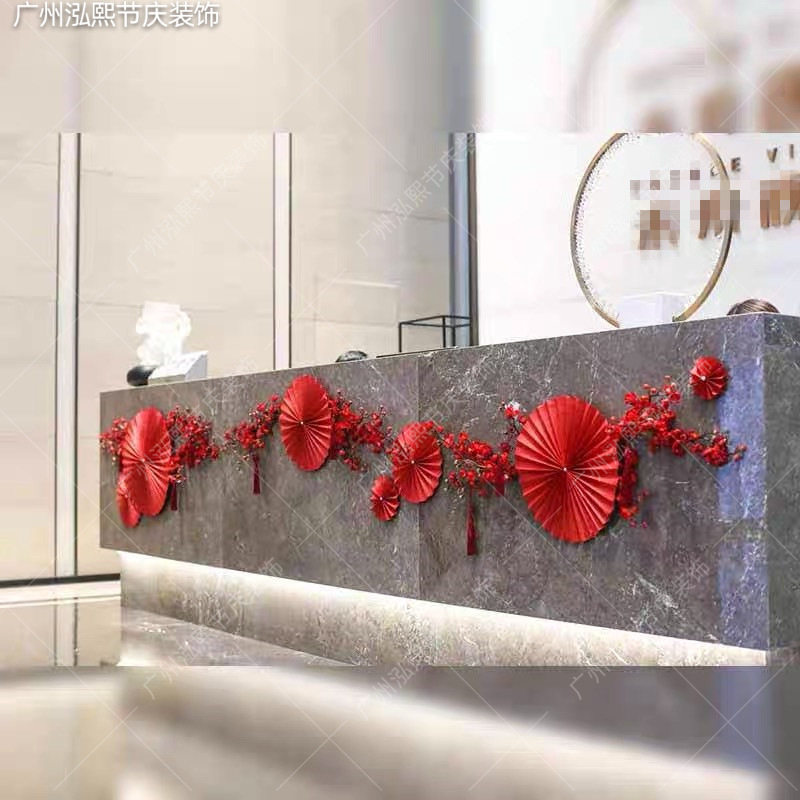 春节氛围装饰2026马年4s店商场前台大堂场景布置折纸扇花藤条摆件