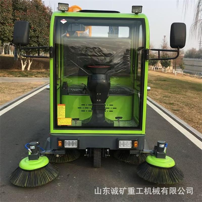 多功能电动扫地车小区道路环卫清扫车小型封闭式雾炮洒水吸尘车