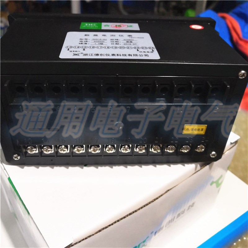 德创 DCX16-AU 数显交流电压表 显示AC0-600V  面板尺寸160*80