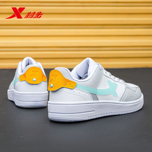 特步板鞋男新款休闲鞋