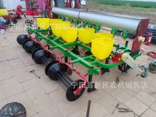 三垄六行花生播种机起垄播种施肥花生点播机四垄八行行距株距可调