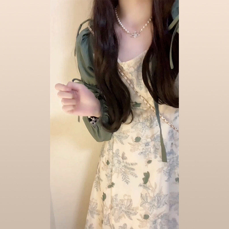 早秋假两件绿色碎花长袖