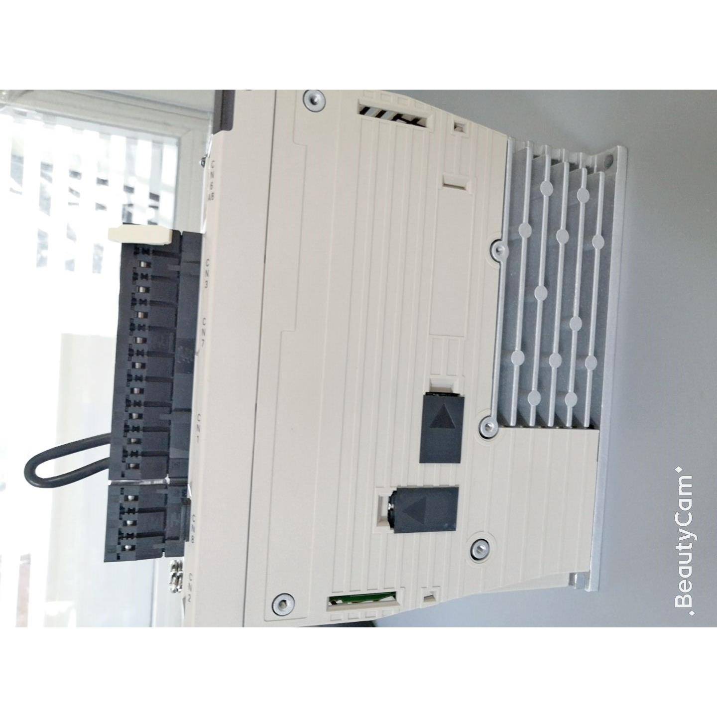 SGDV-2R8A01B/SGDV-1R6A01B/SGDV-R90A01B/002000全新安川伺服