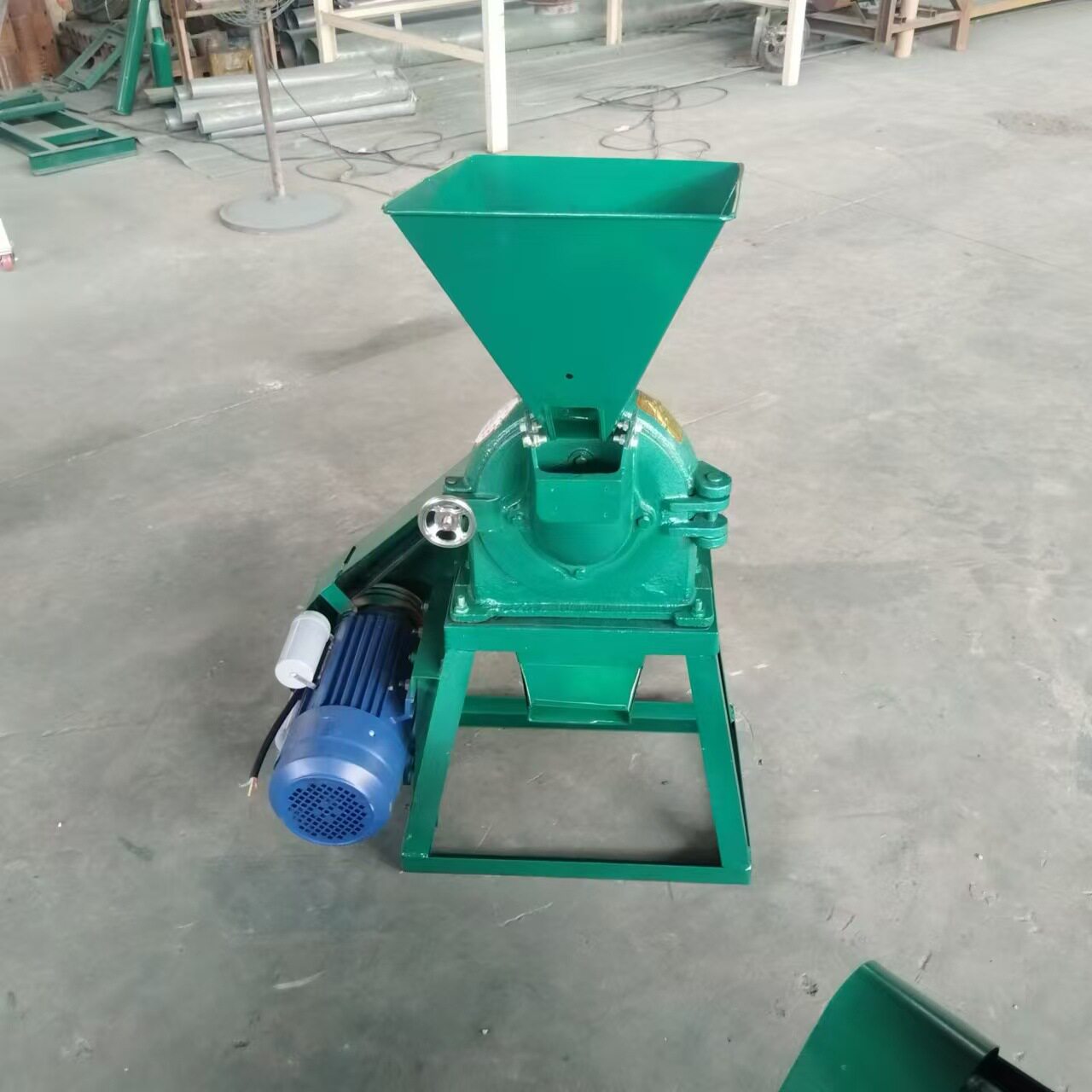 小型齿盘铸铁粉碎机青稞细磨粉碎机双齿盘麸皮玉米皮粉碎机