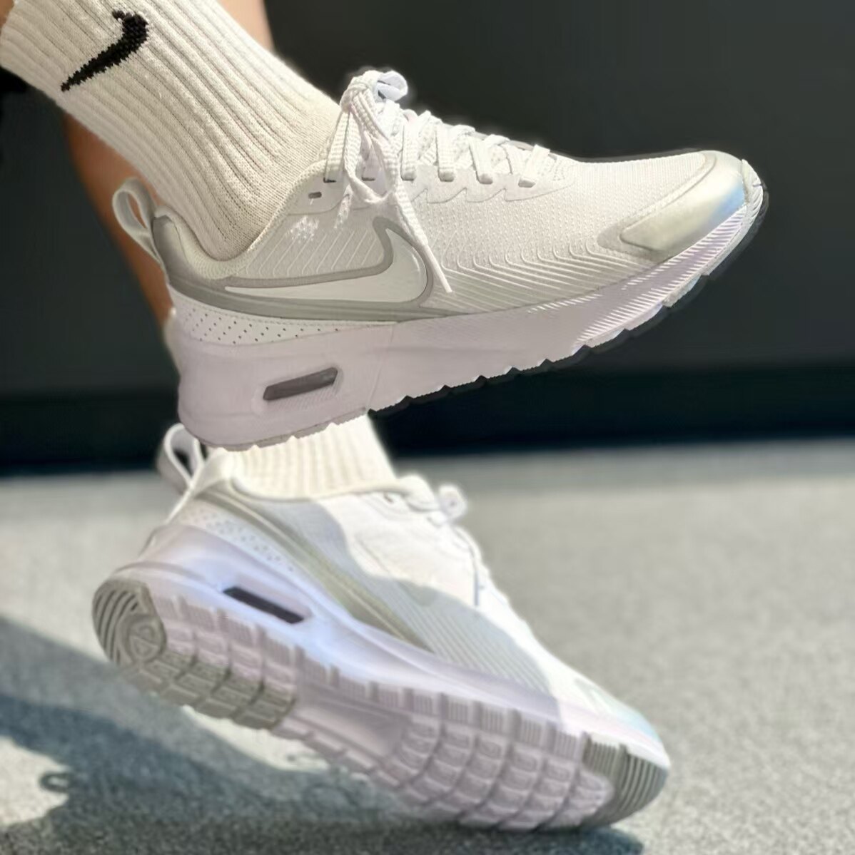 NIKE/耐克 AIR MAX 白色 气垫缓震 百搭 休闲跑步鞋 HF1233-101