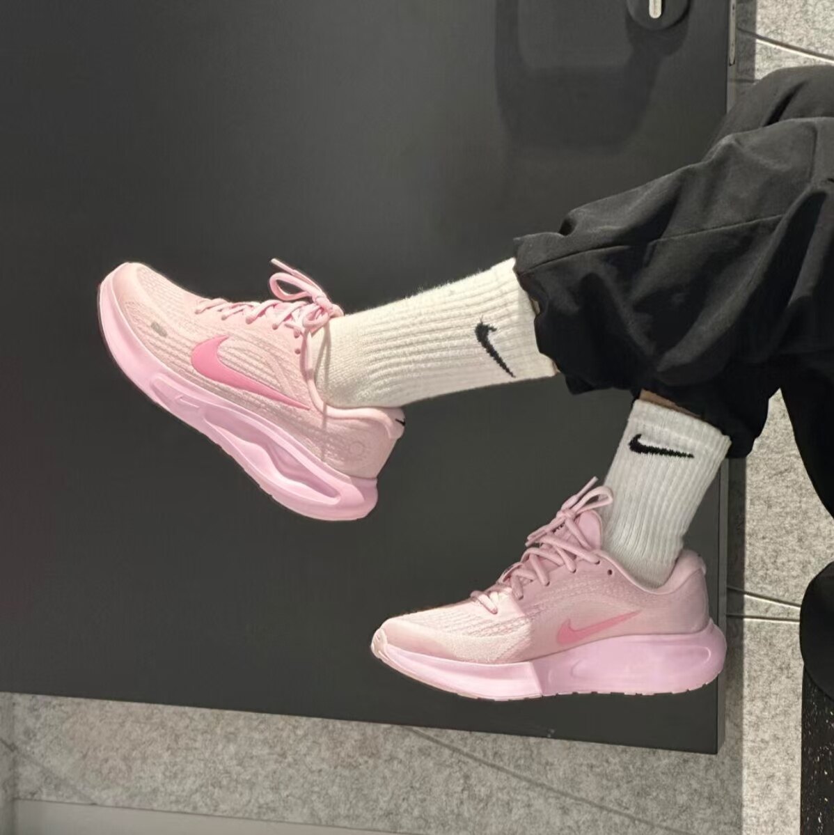 Nike Journey Run 粉色低帮耐磨透气 舒适百搭跑步鞋 IR0114-666