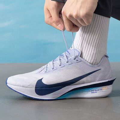 耐克ZoomX碳板轻便透气跑鞋