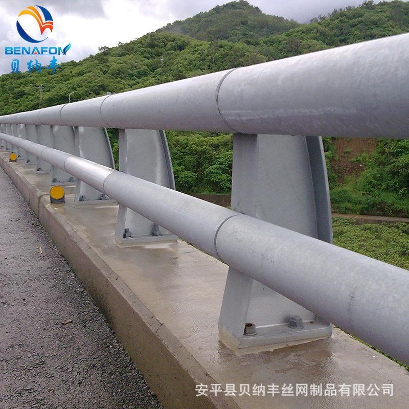 定制防撞栏公路高速防撞v护栏 城市道路栏杆河道桥梁隔离护栏