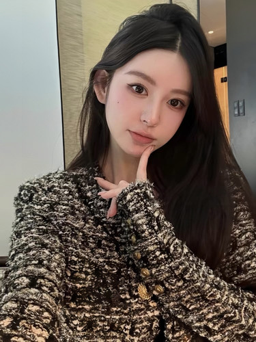 早安樊樊 暗夜鎏金 定制细闪银丝纱狮子头金扣开衫女春直筒短外套