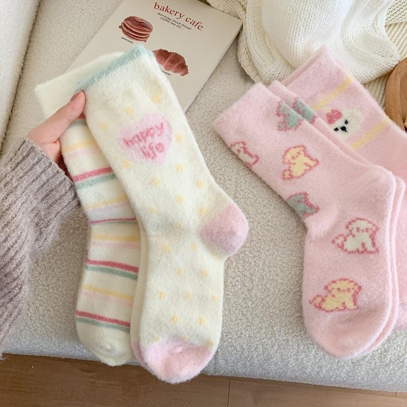 粉色毛绒袜子女秋冬季中筒袜加厚保暖澳绒保暖冬天可爱睡眠月子袜