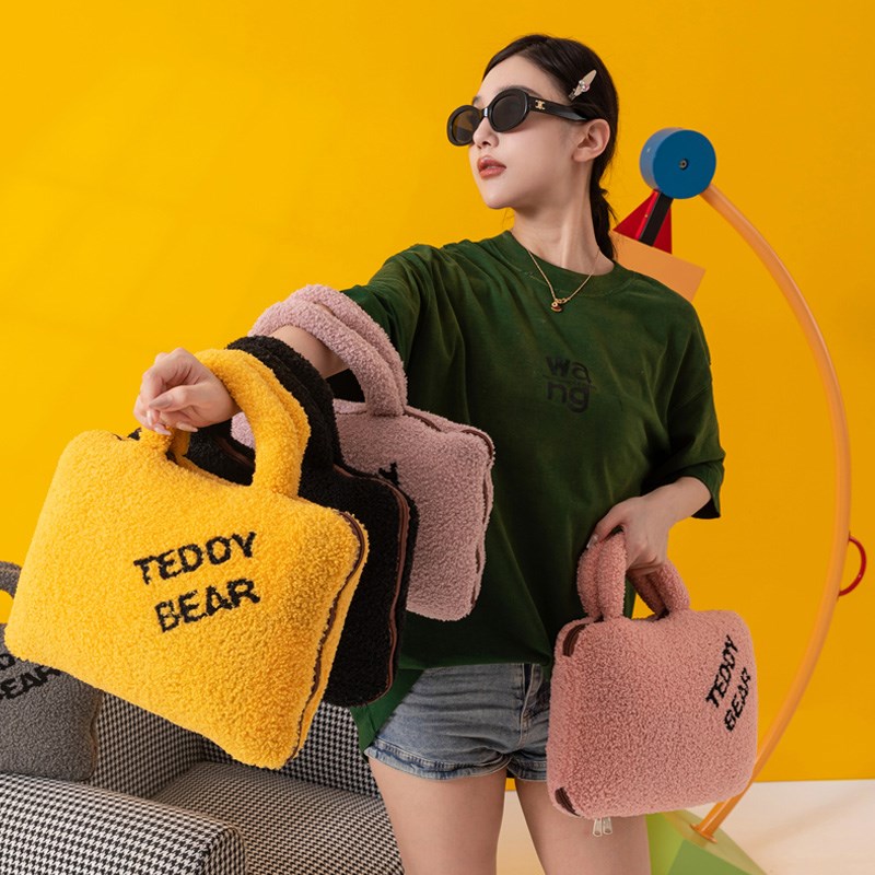 手提抱枕被子两用汽车毛毯枕车上毯子车载车O用二合一高档靠枕折