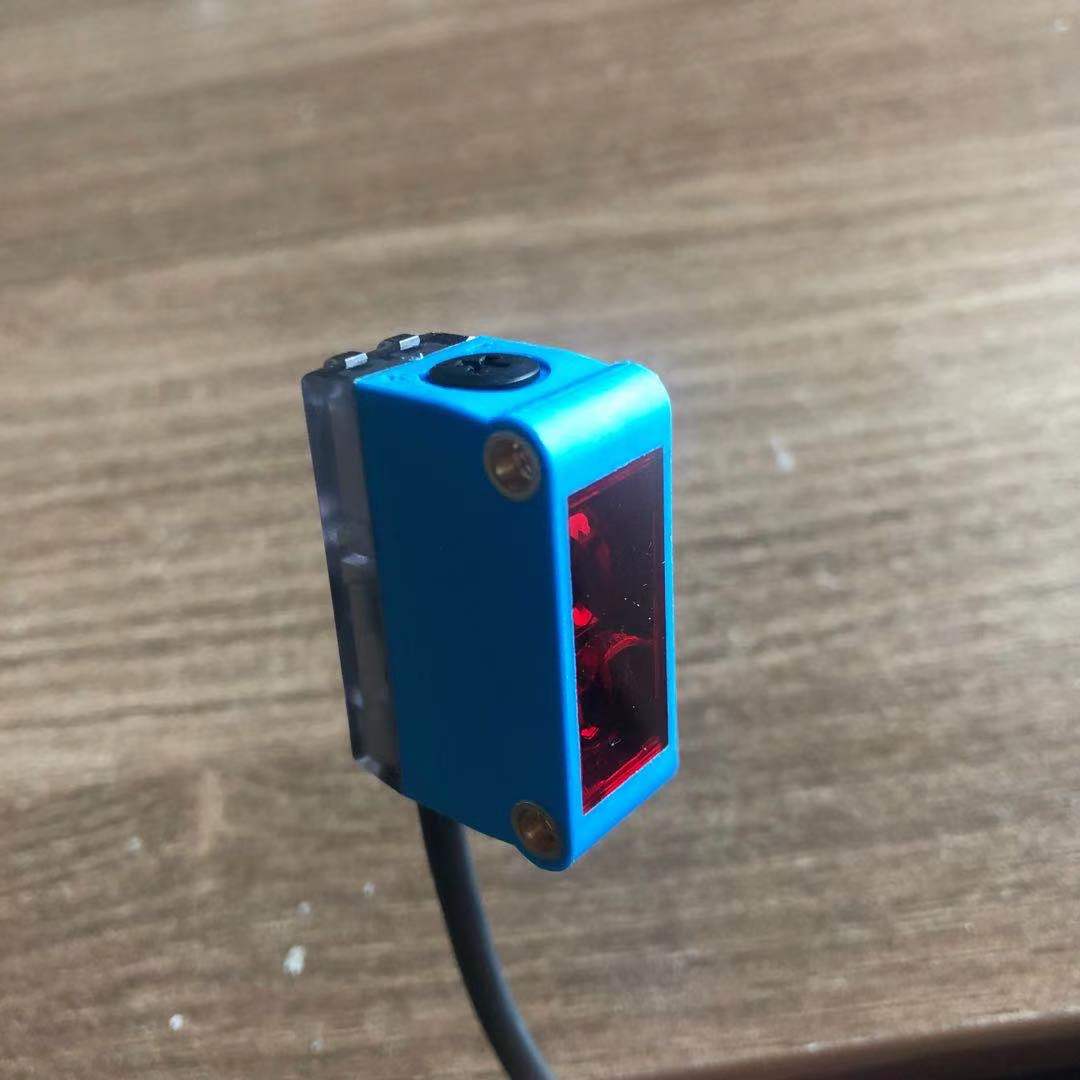 背景抑制方形可见光电开关传感器距离可调替CX-442 E3Z-LS61 BGS