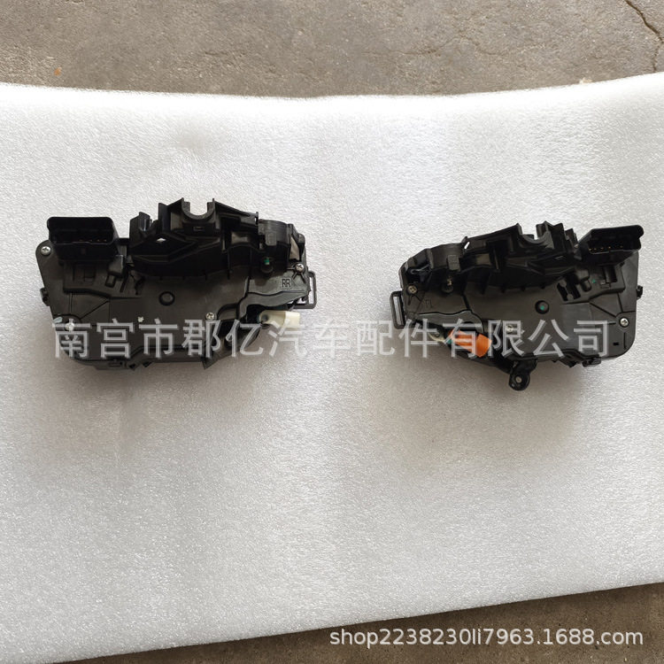 适用于哪吒V 汽车车门锁块 中控锁总成 闭锁器
