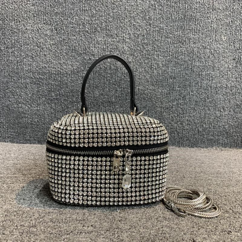新品女包韩版夏季水钻闪闪发亮女手提单肩链条化妆包甜美淑女小包