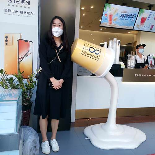 发光奶茶杯摆件户外大型玻璃钢雕塑模型网红店铺门口落地商业美陈