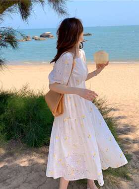 小白裙碎花连衣裙女夏高级感收腰小个子法式初恋甜美仙女茶歌裙子