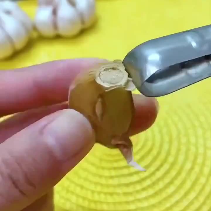 家用不锈钢剥蒜夹子快速剥离蒜头蒜皮大量蒜瓣剥取工具